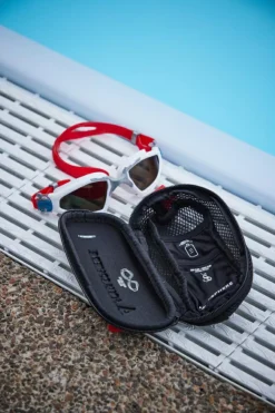 Aqua Sphere  brillenkoker black red