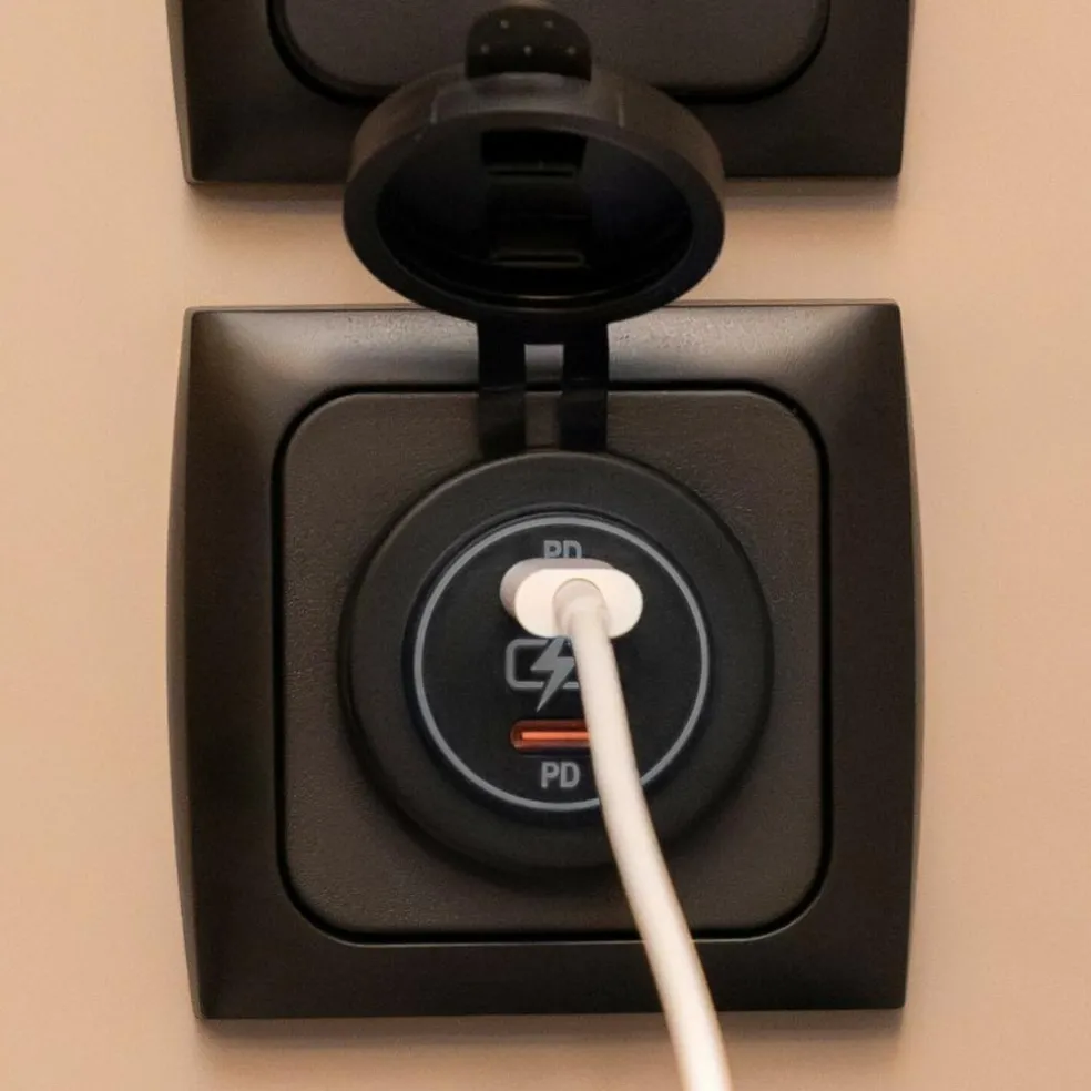 Haba C-line Power Line 2x USB-C PD 36W lader wandcontactdoos met klep black