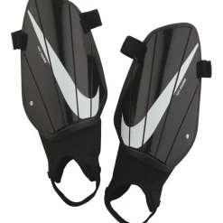 Nike Charge scheenbeschermers black white