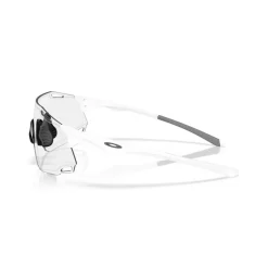 Oakley Cybr Dyno zonnebril clear to black iridium  photochromic matte white