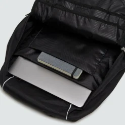 Oakley Enduro 3.0 15 inch laptop rugzak 20 liter blackout