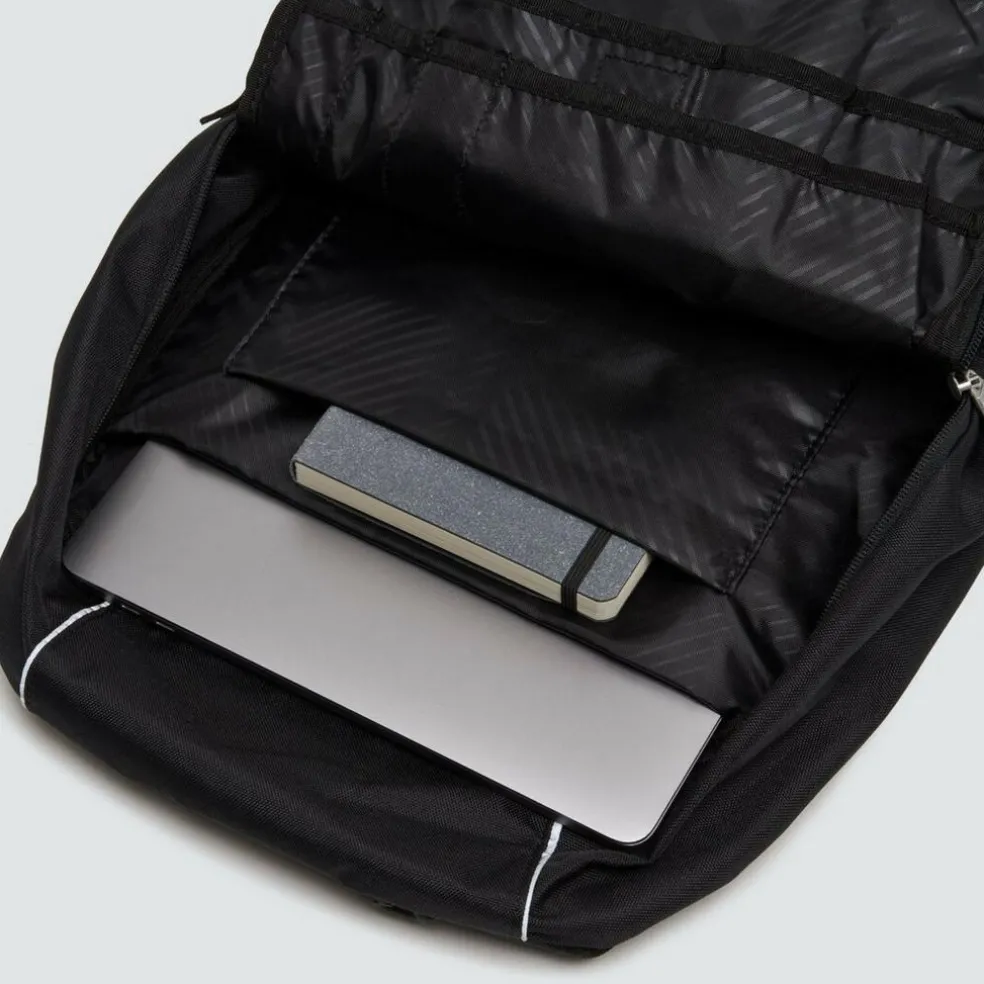 Oakley Enduro 3.0 15 inch laptop rugzak 20 liter blackout