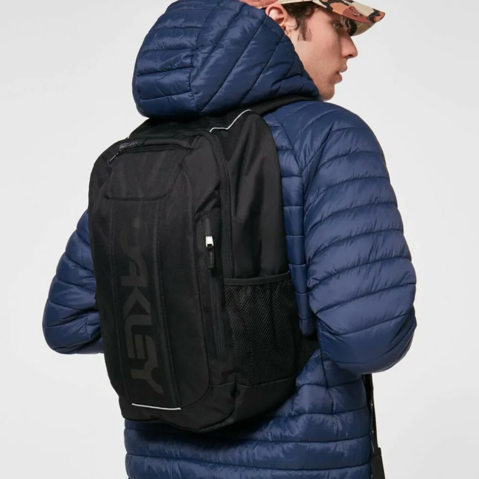 Oakley Enduro 3.0 15 inch laptop rugzak 20 liter blackout