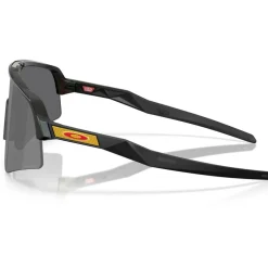Oakley Sutro Lite Sweep Patrick Mahomes II Collection zonnebril prizm black dark galaxy