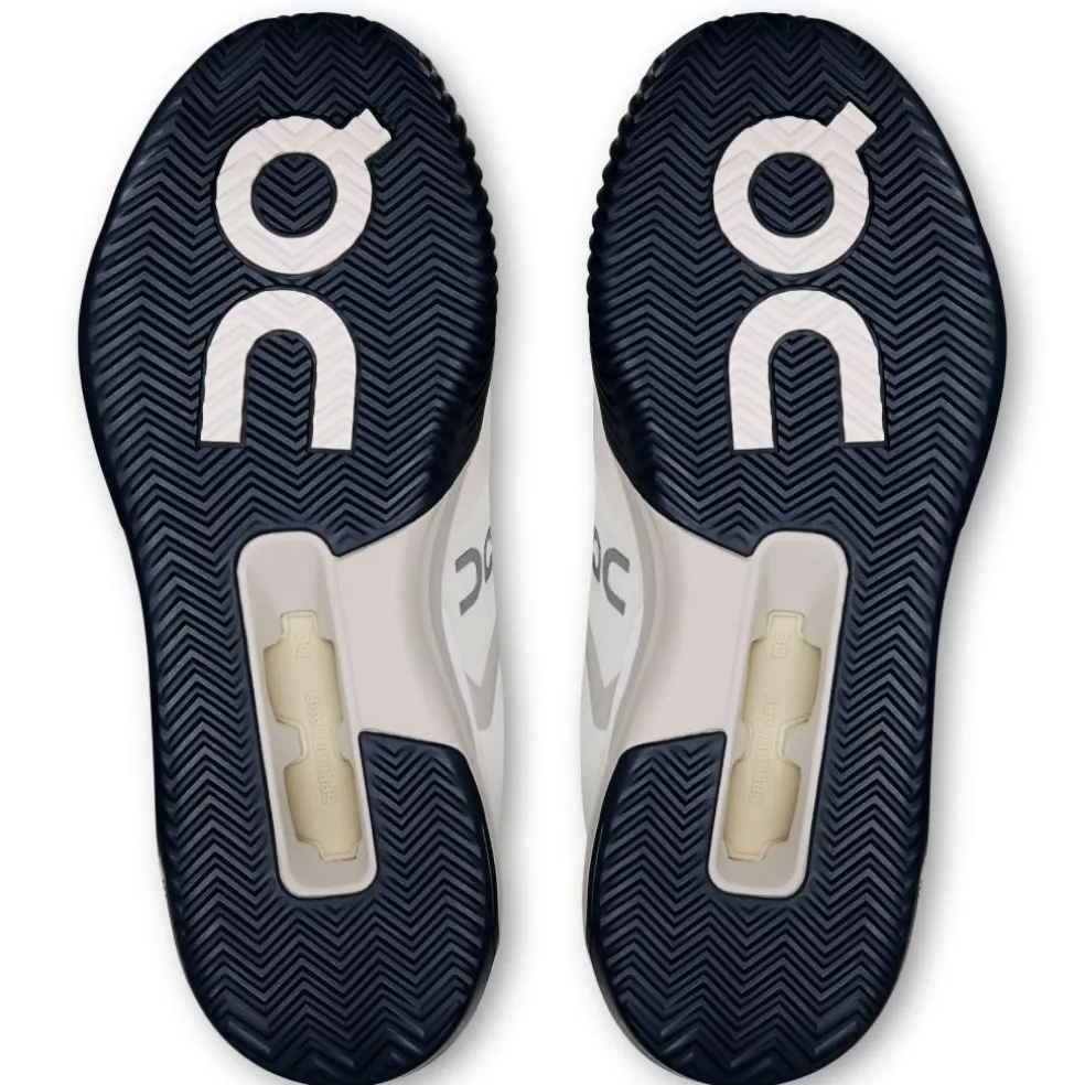 On THE ROGER Advantage Pro Clay tennisschoenen dames white cream